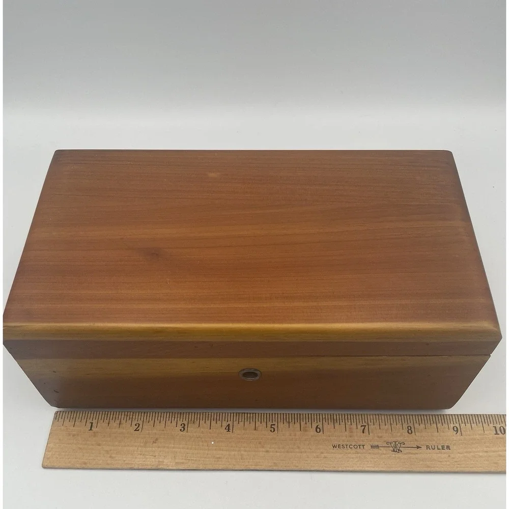 Vintage Lane Cedar Box Hope Chest Promo U & I Furniture Co. Logan UT With Key 9